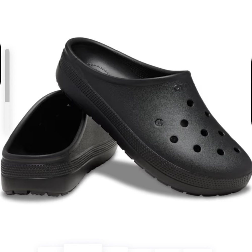 MAKE AN OFFER - CROCS Low Profile Classic Black Clogs